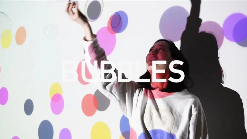 アート作品「BUBBLES」